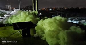 Espuma desconhecida interrompe sistema de abastecimento no Guandu