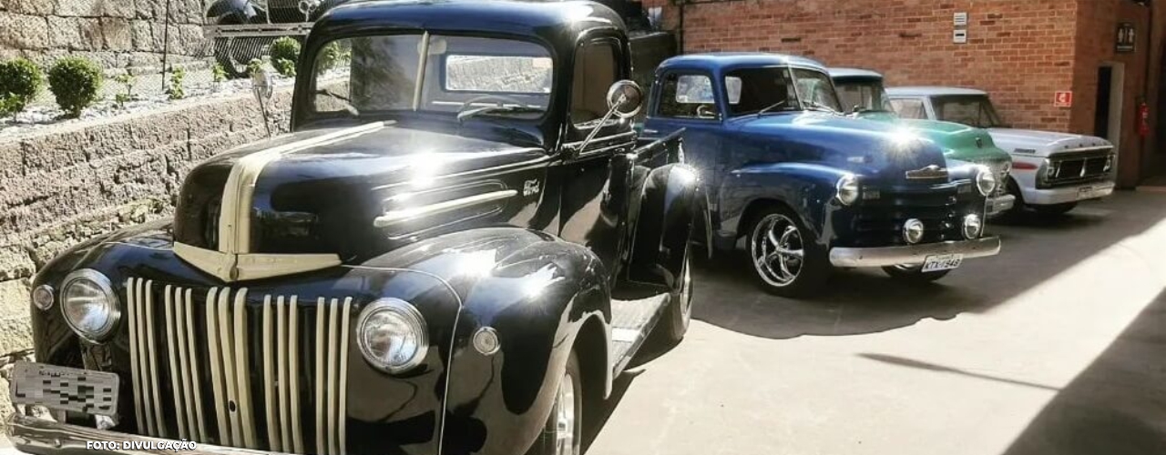 Carros Antigos Fazem Sucesso no Mercado Municipal de Niterói