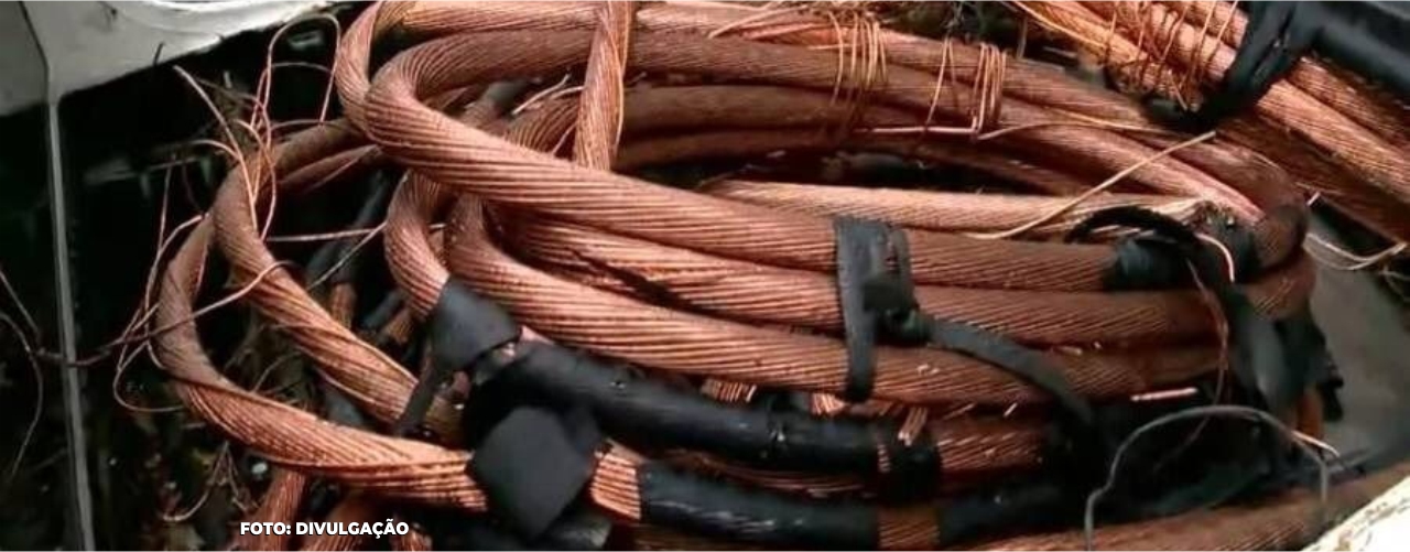 Criminosos Flagrada Furtando Fios em São Gonçalo