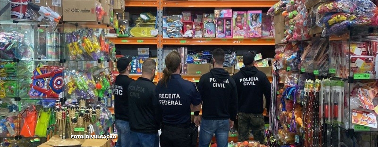 Operação da Polícia Civil em Niterói Resulta na Apreensão de Roupas Falsificadas