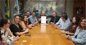 Valorização da Educação: Prefeito de Niterói Aumenta Piso Salarial de Professores