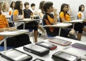 Proibição de Celulares em Salas de Aula: Medida de Qualidade Educativa no Rio