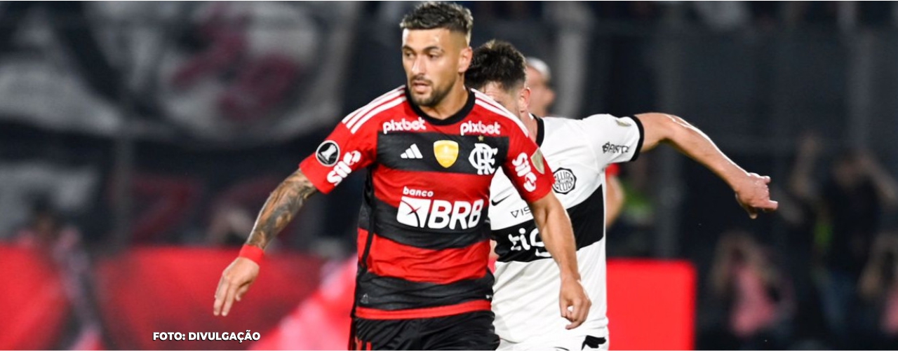 Protesto da Torcida do Flamengo Após Eliminação na Libertadores