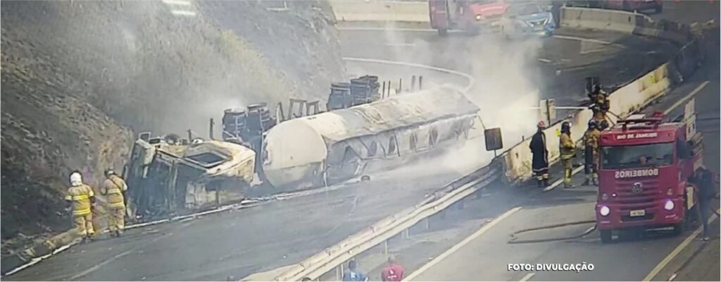 Tragédia na BR-040: Caminhão de Combustível Tomba e Pega Fogo, Resultando em Morte