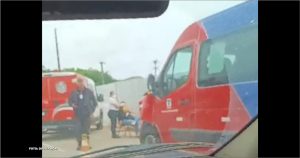 Acidente entre van e carro de passeio deixa 8 feridos em Maricá