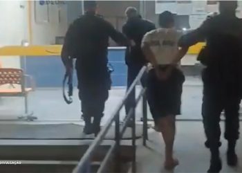 Adolescentes atacam comunidade no Rio, são perseguidos pela PM e detidos após capotamento