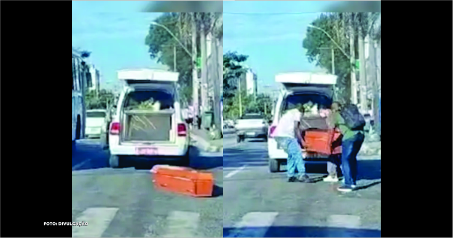 Caixão cai de carro funerário em São Gonçalo: Vídeo mostra cena inusitada