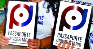 Formados em gestão pública pelo Passaporte Universitário em Maricá protestam contra falta de oportunidades
