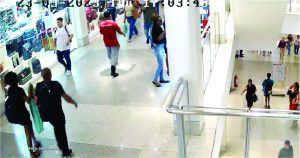 Homem finge ser policial e extorque jovem de 18 anos em shopping de Niterói