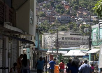 Idosa ferida a tiros no Rio de Janeiro em confronto entre milicianos e traficantes