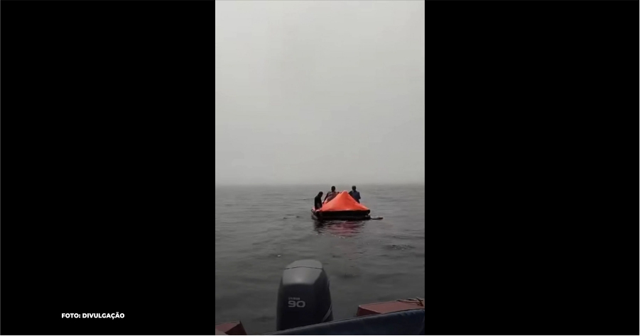 Seis pescadores resgatados após 10 horas à deriva em bote