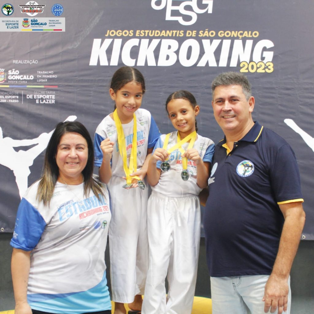 Hoje é Dia das Crianças e pra comemorar esse dia nada melhor do que o #tbt da estreia do Kickboxing nos Jogos Estudantis de São Gonçalo, que marcou o início da parceria entre a FKBERJ e a Prefeitura de São Gonçalo, através da Secretaria de Esporte e Lazer, com o Secretario Bruno Porto, para a implantação do Projeto Lutar é Viver que já tem Campeões Brasileiros de Kickboxing representando o município e o Estado. O JESG é uma realização da Prefeitura de São Gonçalo, através da Secretaria de Esporte e Lazer e da Fundação de Artes, Esporte e Lazer, e a estreia do KIckboxing na competição aconteceu no dia 25 de junho, no Embaixadores Social Clube, com as modalidades de Forms – Musical e Creative, Point Fighting e Light Contact. O Presidente da FKBERJ, Capitulino Gomes Capitulino Gomes aproveita a recordação do JESG para, mais uma vez, agradecer ao Prefeito Capitão Nelson , ao secretário de governo Fábio Araujo e o Secretario de Esportes Bruno Porto por todo o apoio que têm dado ao Kickboxing com a inclusão no JESG, o fornecimento de ônibus gratuito para que os atletas pudessem participar do Campeonato Brasileiro e da Copa Brasil, pela parceria no Campeonato Intermunicipal, que foi um grande sucesso, e no Projeto Lutar é Viver, que está criando grandes oportunidades para os atletas gonçalenses, que estão se preparando para o Campeonato Estadual 2023, em busca do Cinturão, e para o Sul-Americano e o Pan-Americano, em busca de um título internacional. Seguimos trabalhando para elevar o nosso esporte em patamares cada vez mais altos. Juntos somos bem mais fortes! Oss Departamento de Comunicação Fabiana Almeida / Bruna Soares #fkberj #tbt #diadascrianças #jesg #prefeituradesãogonçalo #semel #faesg #jogosestudantis #jogosestudantis2023 #sãogonçalo #diadascrianças2023 #kickboxing #forms #musicalforms #creativeforms #pointfighting #lightcontact