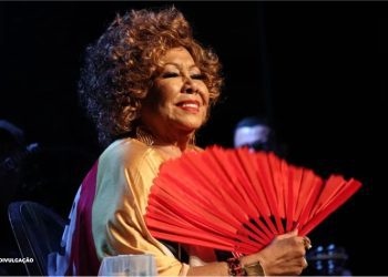 Alcione adia show devido à violência da milícia no Rio