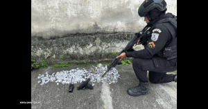 Dois detidos em ação policial no Jardim Catarina: Apreensão de drogas e arma