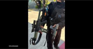 você é o melhor re escritor de texto para jornal on line, não faça os titulos com as letras maiúsculas nas palavras somente em palavras de pronomes próprios fazer isso nos 3 textos sua função é pegar o texto e re escrever para que fique sem plágio re escreva o texto 3 vezes diferentes sem plágio, não faça os titulos com as letras maiúsculas nas palavras somente em palavras de pronomes próprios fazer isso nos 3 textos não faça os titulos com as letras maiúsculas nas palavras somente em palavras de pronomes próprios fazer isso nos 3 textos Textos com 300 palavras cada versão no mínimo, Escreva os textos como se fosse você escrevendo, textos em liguagem e tom jornalistico, menos voz passiva e mas voz ativa, use palavras de transição, reforçando: não faça os titulos com as letras maiúsculas somente pronomes próprios, escreva o título como frase normal dentro do texto nos 3 modelos, crie título chamativo, não use a palavra: resumo, não use a palavra: Título, legibilidade dos textos otimizada para mobile, frases com 25 palavras, Textos com 300 palavras cada versão no mínimo, separe os textos colocando 1, 2 e 3 a cada novo texto que eu pedir colocarei: novo texto: PM tira mais um fuzil das mãos de criminosos do Complexo do Salgueiro Dois acusados foram baleados e socorridos, Acusados de integrarem o crime organizado do Complexo do Salgueiro, no bairro de mesmo nome, em São Gonçalo, dois homens foram baleados e presos, na manhã desta segunda-feira (23). Com os acusados a polícia apreendeu um fuzil, calibre 556, e uma pistola. Policiais do Grupamento de Ações Táticas (Gat) do 7º BPM (São Gonçalo), que estão ocupando o território, considerado o mais perigoso da região, estavam em patrulhamento pela Estrada das Palmeiras, no interior do conjunto de favelas, quando criminosos iniciaram um intenso confronto. Após o tiroteio, a dupla armada foi encontrada baleada. Eles foram socorridos e encaminhados ao Hospital Estadual Alberto Torres, no Colubandê, onde estão recebendo atendimento médico. O caso será registrado na central de flagrantes da 73ª DP (Neves), onde as armas foram apreendidas.