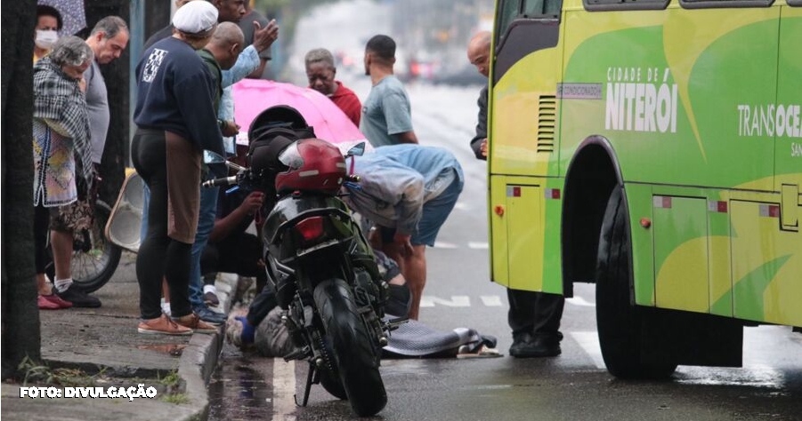 Acidente No Fonseca Colisão Entre ônibus E Moto Deixa Mulher Ferida