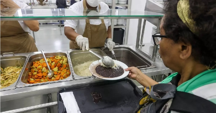 Restaurante acessível na central do Brasil: alimentação por R$ 1