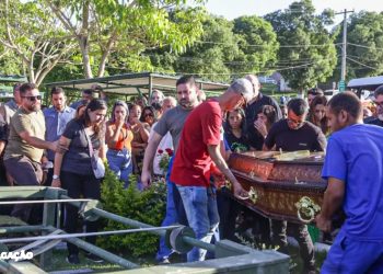 São Gonçalo se despede do vereador Cici Maldonado em comovente sepultamento