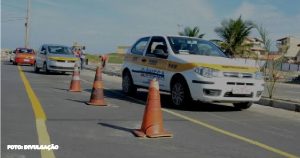 Controvérsias no Detran: Moradores de Maricá Apontam Reprovações Suspeitas em Dia Abrasador