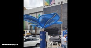 Inovação sustentável: Duque de Caxias adota árvore solar fotovoltaica na Praça Roberto Silveira