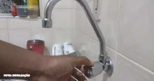 Moradores de São Gonçalo sofrem com falta de água e cobranças abusivas