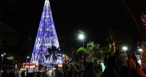 Trindade brilha com a chegada do Papai Noel e inauguração da Árvore de Natal