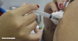Maricá suspende temporariamente vacina monovalente por escassez de doses