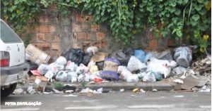 Atrasos na coleta de lixo preocupam moradores de vários bairros em Maricá