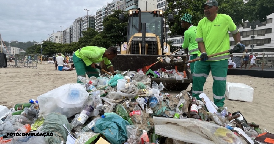 CLIN realiza limpeza rápida nas praias e orla de Niterói após as Festividades do Réveillon