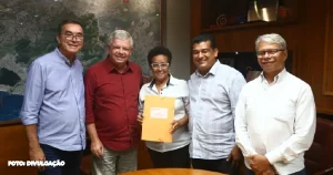 Prefeitura de Niterói Concede Títulos de Propriedade a Famílias do Conjunto Habitacional Carlos Gomes no Barreto