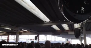 Usuários das barcas que realizam a travessia Rio-Niterói enfrentaram novamente condições desconfortáveis