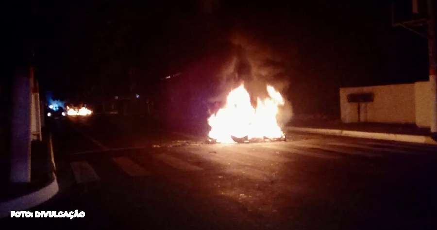 protesto em Itaipuaçu moradores manifestam indignação por falta de energia elétrica