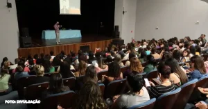 Mais de 900 professores da rede municipal de São Gonçalo participaram de um evento especial no Teatro Municipal