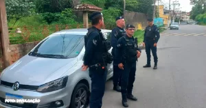 São Gonçalo Guarda Municipal recupera carro roubado com sinais de violência