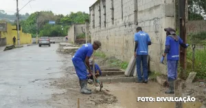 São Gonçalo Reforça Limpeza nas Águas do Rio Imboaçu para Mitigar Efeitos das Chuvas