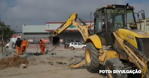 Novidades na Praça do Colubandê rede de drenagem em construção
