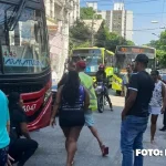 Desespero nas ruas: Homem causa caos ao se jogar embaixo de ônibus em Niterói