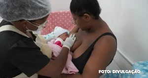 Apoio fundamental ao aleitamento materno equipes comprometidas oferecem suporte e orientação às mães