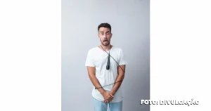 Municipal recebe stand up do humorista Ranther Melo