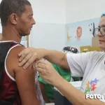 No coração de São Gonçalo receberem a vacina contra a gripe em um dos 68 pontos