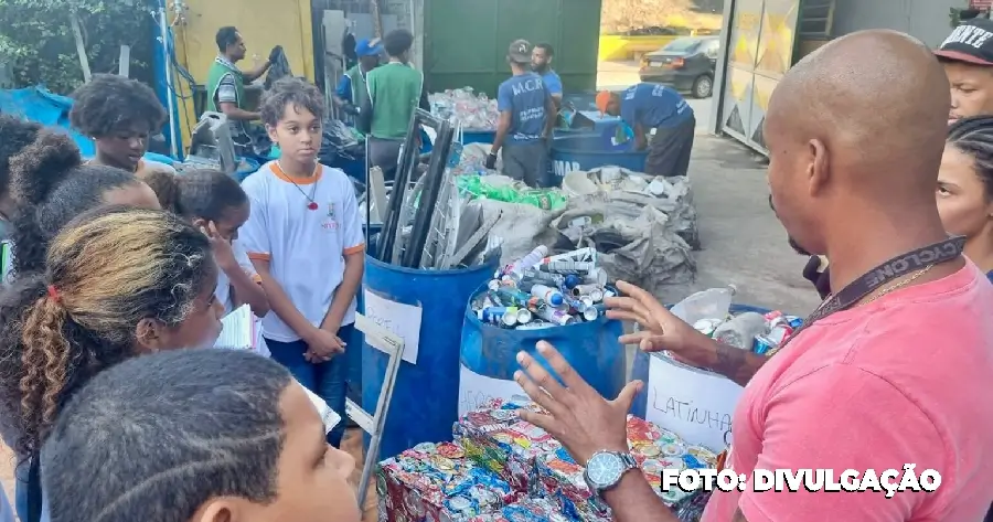 Niterói: Alunos da Rede Municipal de Educação visitam galpão de reciclagem