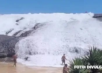 Ressaca em Niterói: Alerta da Marinha para ondas de até 3 metros