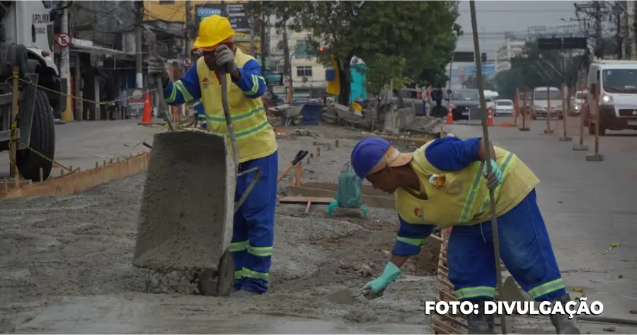 As calçadas ao longo da Avenida Jornalista Roberto Marinho estão passando por uma revitalização