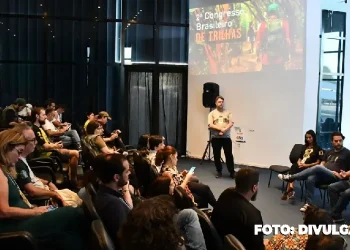 Axel Grael motiva jovens em aulão do Programa Aprova Jovem em Niterói