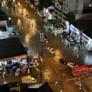 Av. Roberto Silveira esquina com Av. Sete de Setembro em Icaraí na noite de terça-feira (07), fevereiro de 2023. Arquivo.