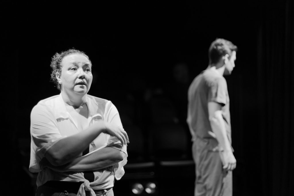 Espetáculo "Meus Olhos (ou De medo e cuidado)" explora o amor e o cuidado em contexto de marginalização social