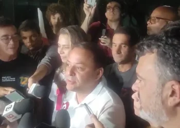 Rodrigo Neves fala com a Imprensa após a vitória no segundo turno em Niterói. Assista abaixo.