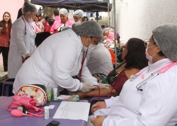 Espaço Rosa faz ações de conscientização contra o câncer