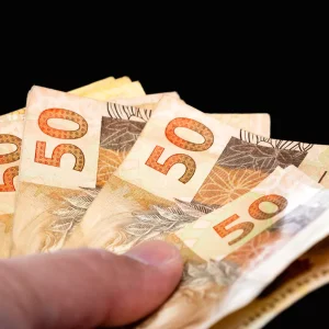 13º salário injeta R$ 321 bilhões na economia e traz dúvidas sobre melhor uso do recurso