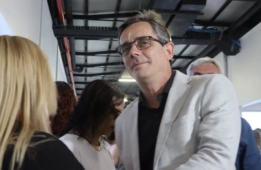 "A inteligência dele é fora do tempo-espaço" diz Fabiano Horta sobre Quaquá